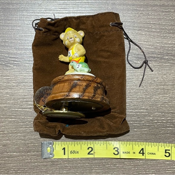 VINTAGE WILLITS MUSICAL MELODIES Handpainted Porcelain Running Bear & Turtle 3” - Picture 8 of 8